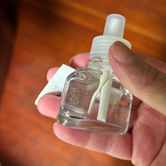 Yankee Candle Scentplug Diffuser and Clean Cotton Scent Refill - Picture 2 of 5